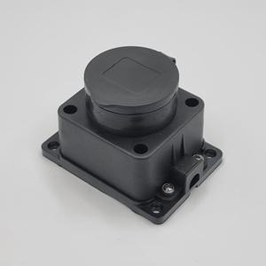 Розетка каучукова з захисною кришкою 401 2Р+РЕ IP44 LEE