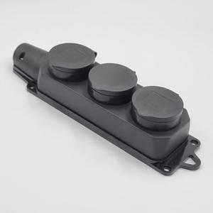 Розетка каучукова тримісна з захисними кришками 403 2Р+РЕ IP44 LEE